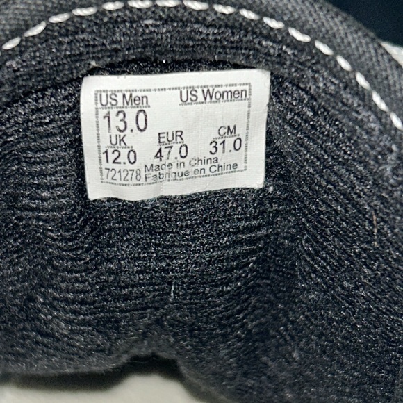 Vans Old Skool Shoes - Picture 6 of 6